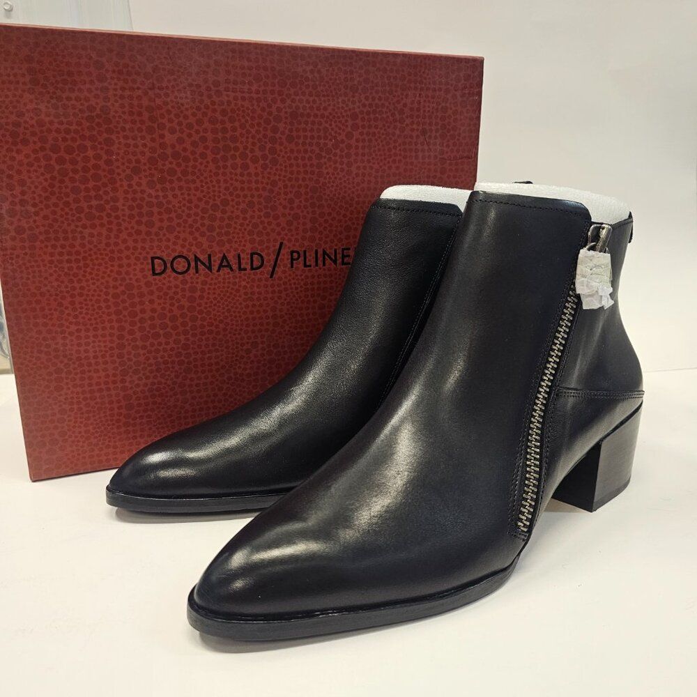 NWT $Donald J Pliner Dante Black Leather Pointy Toe Ankle Zip Bootie Size 9.5